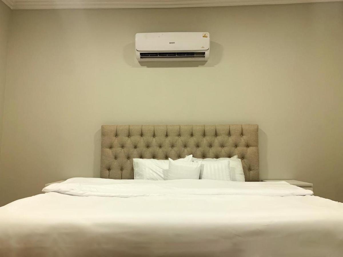 Private Apartment *